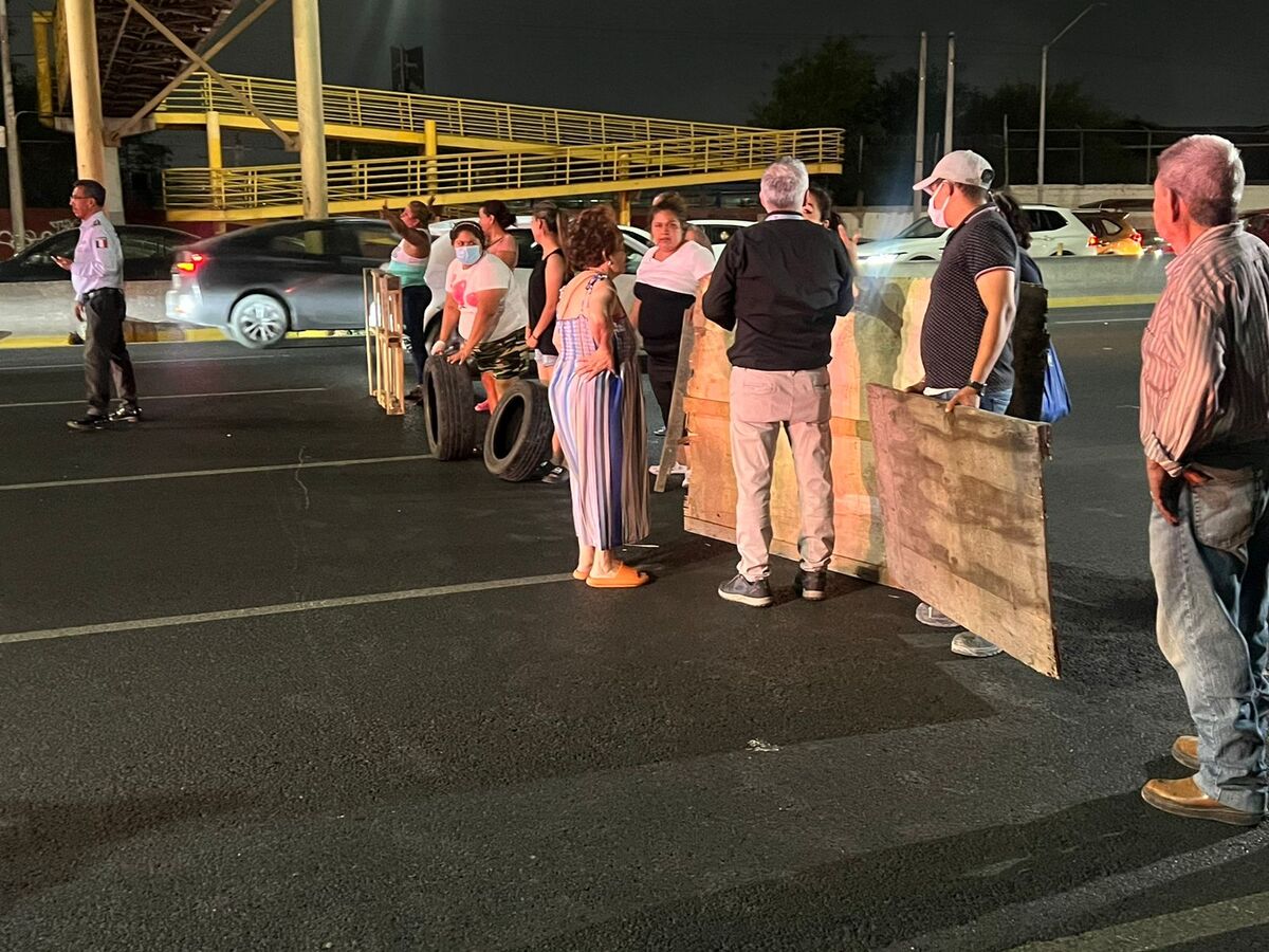 Vecinos sin energía eléctrica en Monterrey / Mayte Villasana