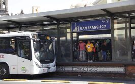 personas esperando la linea del ruta en puebla