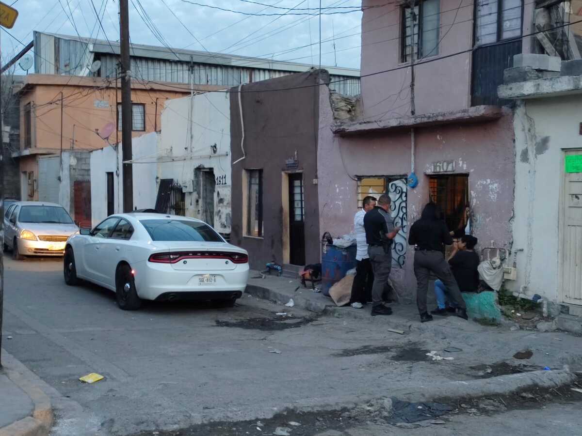 Autoridades arribaron al lugar para atender el reporte sobre la agresión al joven. | Agustín Martínez