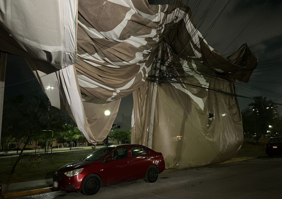 La carpa de unos 50 metros no interrumpió la energía eléctrica. | Mayte Villasana