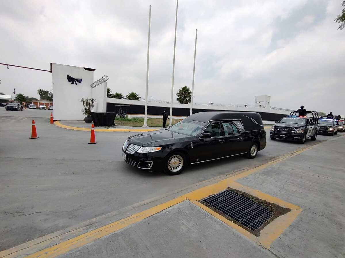 Cortejo funebre llegado al Campo Policial número 1 de Fuerza Civil. | Agustín Martínez