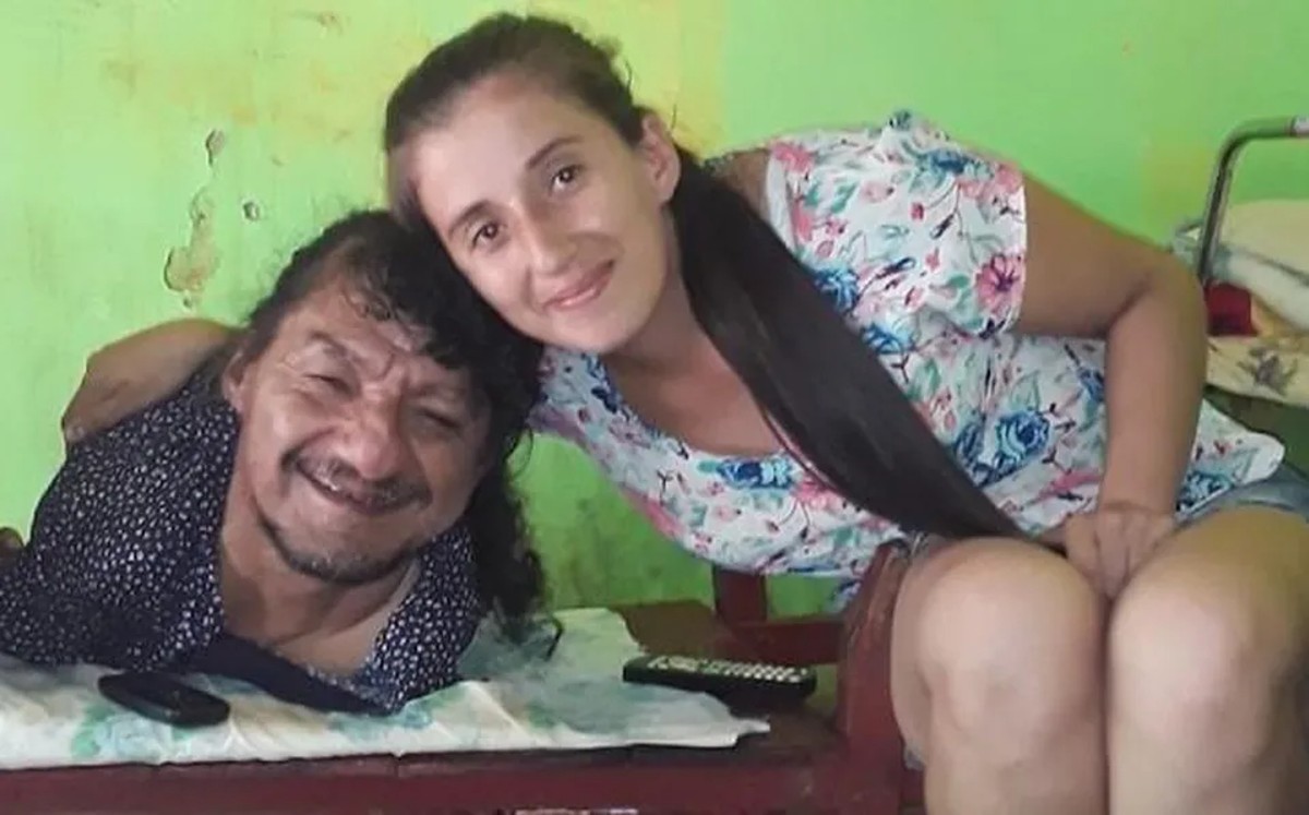 Hombre sin piernas ni brazos cría a sus hijas | Especial