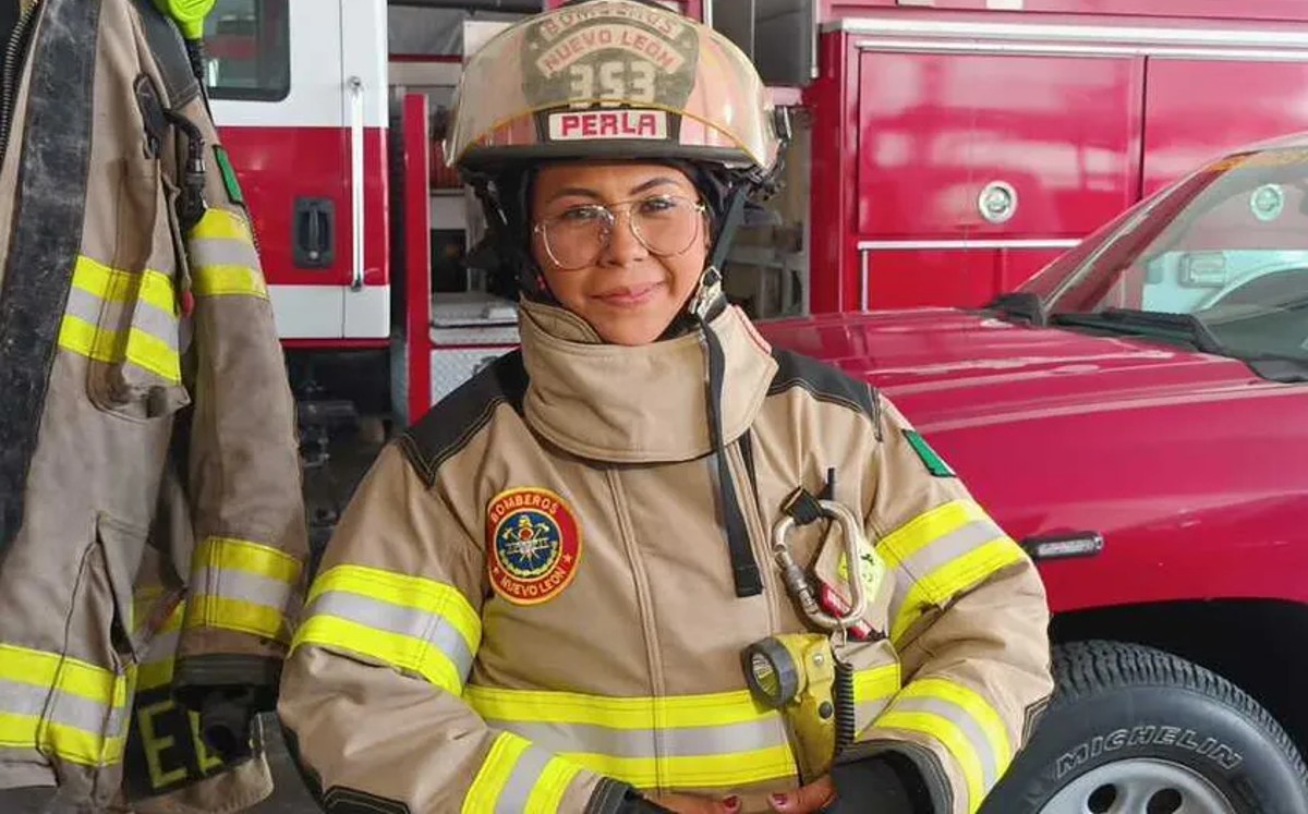 Perla Martínez es madre de familia y bombero en Nuevo León. | Fabricio Gallegos