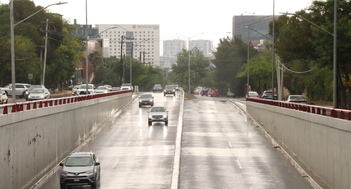 Autos en avenidas | Raúl Palacios