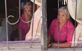 El Mariachi Azucenas de León regaló serenatas a algunas mamás por el Día de la Madre.
