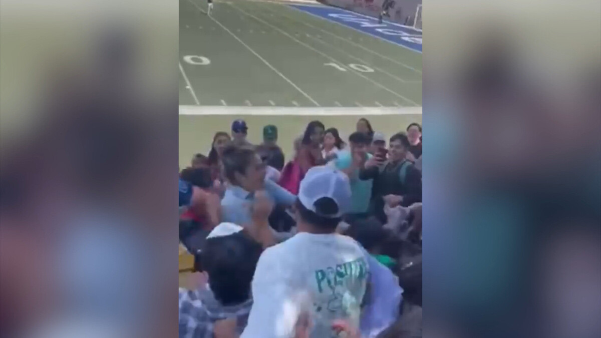 En el campo se enfrentaban los locales, el equipo de las Águilas de la FCA contra la Universidad Carolina.