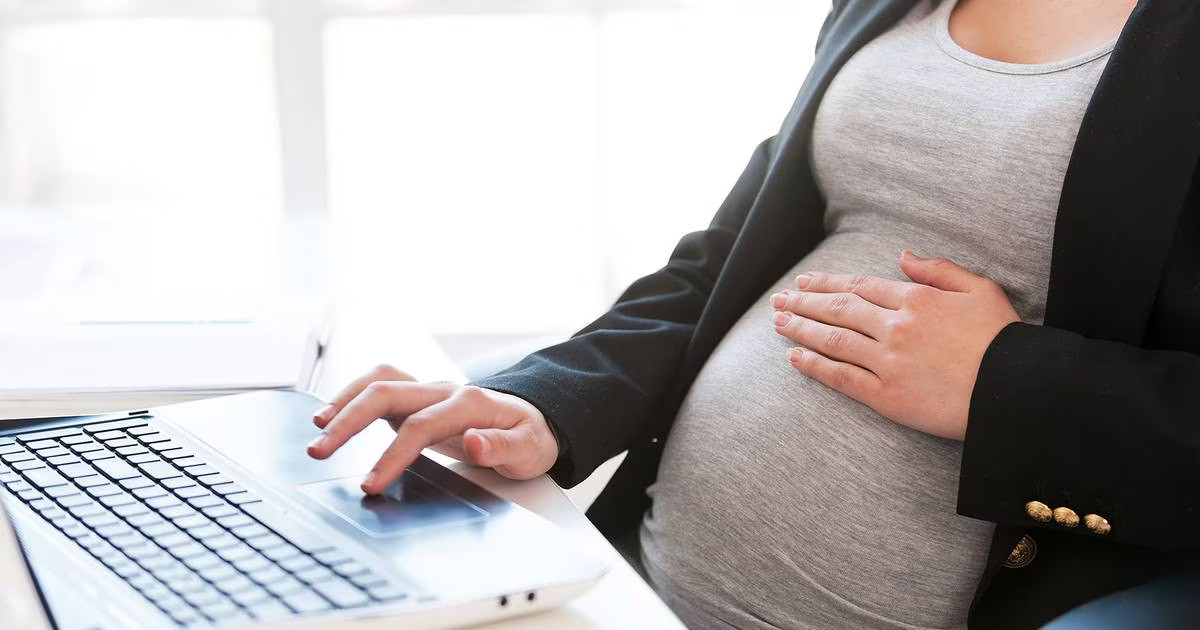 De acuerdo con el IMSS, la incapacidad por maternidad tiene una duración de 84 días naturales.