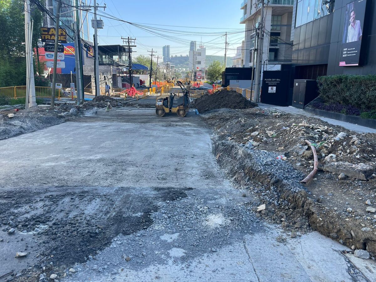 Trabajos en la calle Tamazunchale. | Víctor González Garza