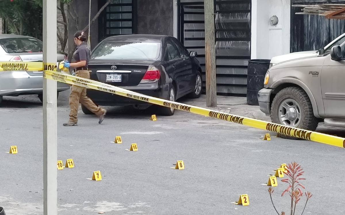 Disparan contra autos y una casa en la colonia Barrio Acero en Monterrey. | Agustín Martínez