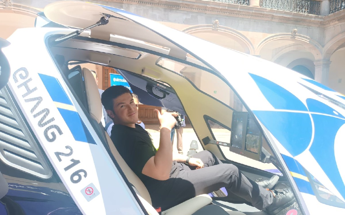 'Carro volador' en patio de Palacio de Gobierno | Eduardo Mendieta