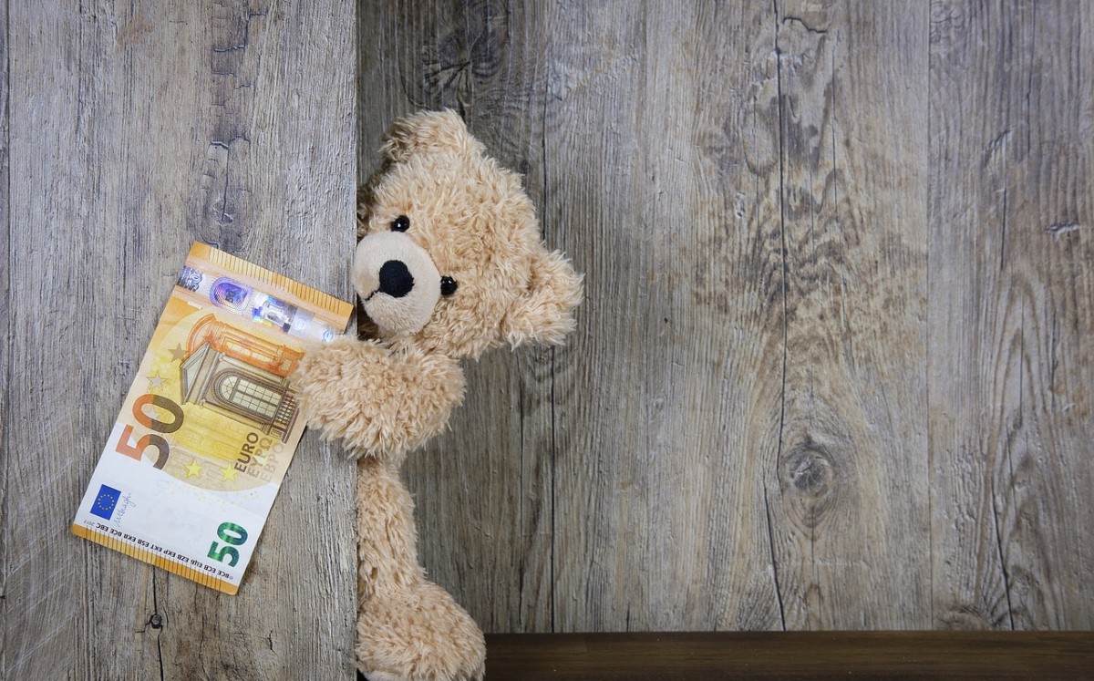 Mamá celebra cumpleaños de su hija y pide dinero en lugar de regalos; la critican en redes