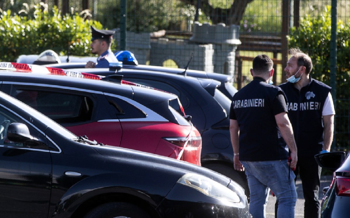 Hombre deja a su bebé encerrada en el automóvil / EFE