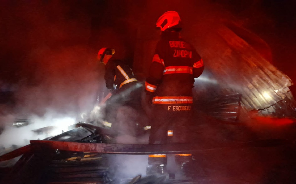 Incendio de una fábrica en Zapopan / Roberto Hurtado