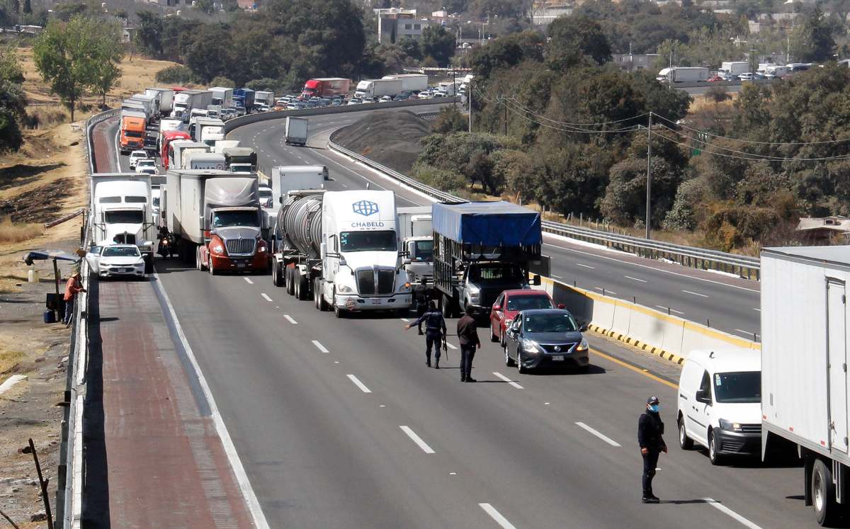 Vehículos en la autopista México-Puebla / Agencia Enfoque / Archivo