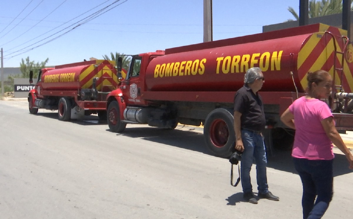 Inicia despliegue de pipas de agua en colonias de Torreón