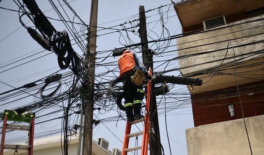 Para el cumplimiento del decreto, los concesionarios deberán implementar un plan de retiro de cableado aéreo. | Archivo