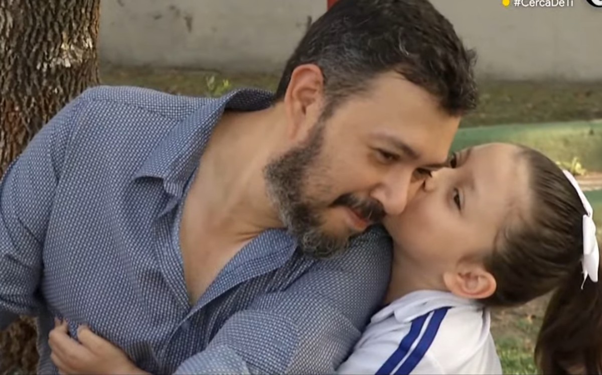 Homero Cantú, un padre que cuida a su hija tras el fallecimiento de su esposa. | Especial