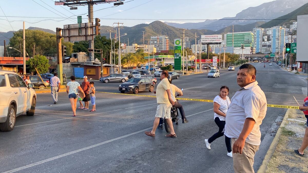 Bloqueo de vecinos en Alfonso Reyes. / Edgar Plata