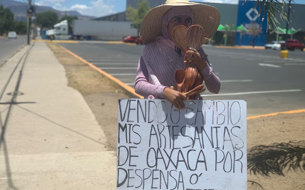 Artesanos de León ven afectadas sus ventas en intercambio de artículos por despensa | Christian Ortiz