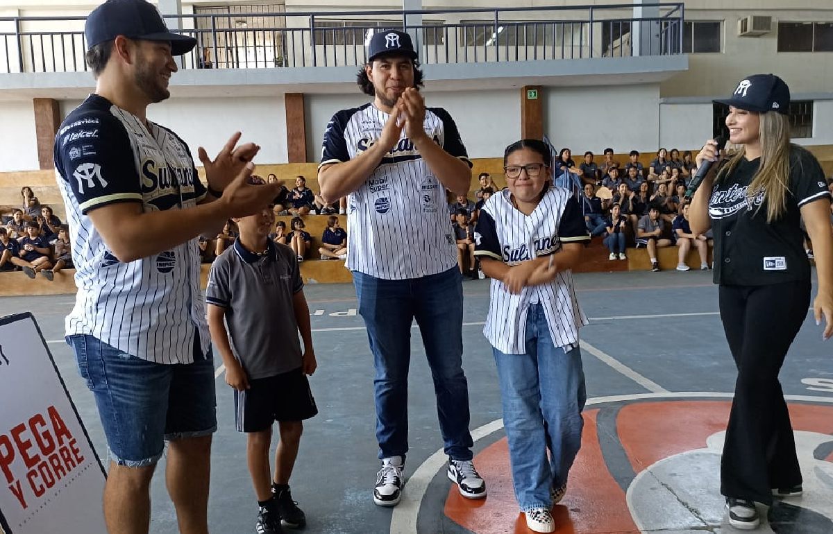 Sultanes asiste a Colegio Princeton para convivir con los alumnos
