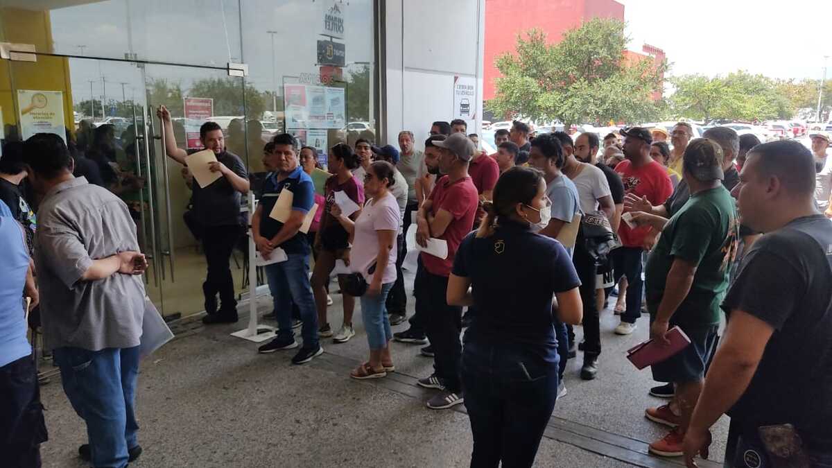 Ciudadanos abarrotaron las diferentes oficinas del Instituto de Control Vehicular. | Orlando Maldonado
