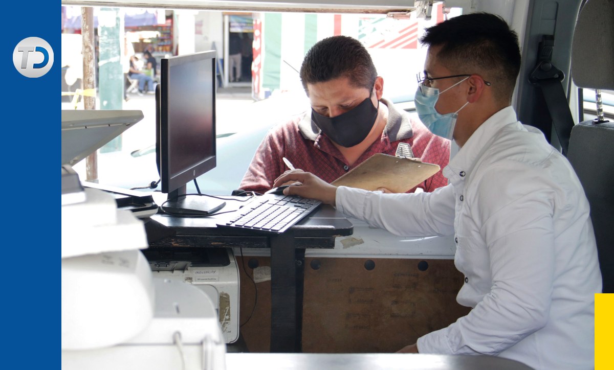 Una persona tramita su licencia de conducir en Puebla / Agencia Enfoque