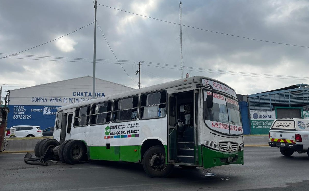 Ruta se queda sin llantas en Monterrey │ Monserrat Contreras.