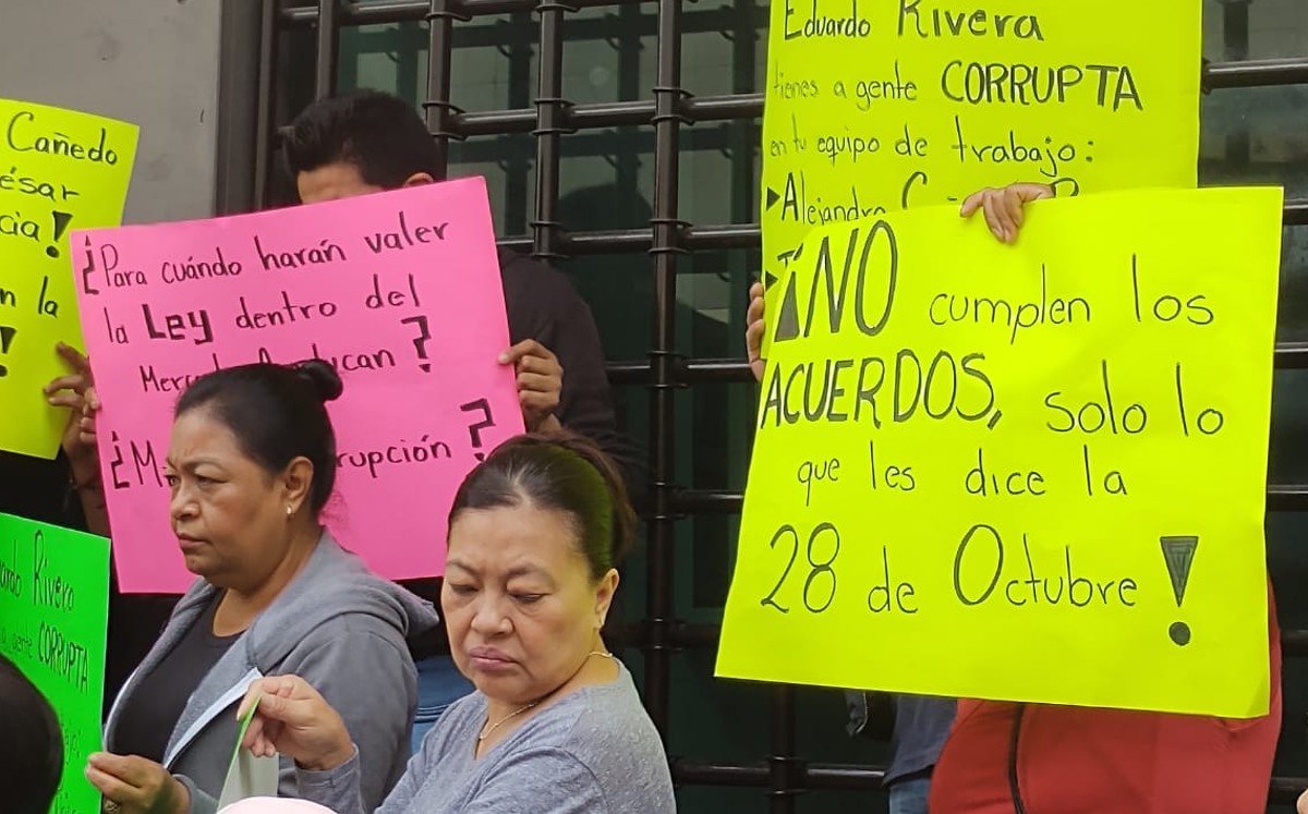 Manifestación de locatarios del Mercado de Amalucan / Angélica Tenahua