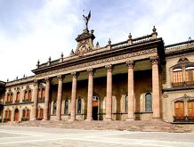 Monterrey, Nuevo León tiene 21 museos, los cuales están agrupados en la zona centro de la Ciudad.