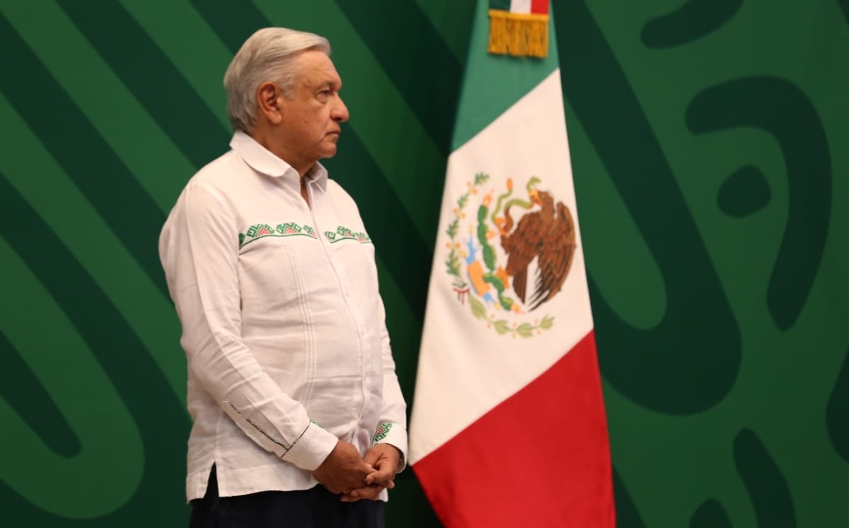 AMLO acusa a INE de querer a silenciarlo