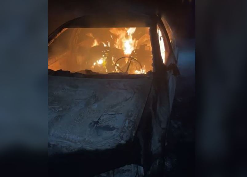 Dos personas calcinadas fueron localizadas dentro de un auto Jetta. | Cortesía