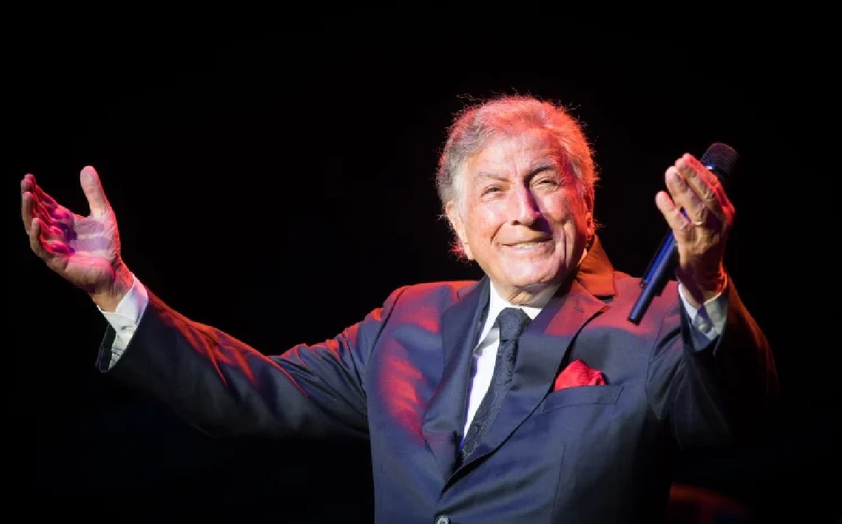 Tony Bennett, fue uno de los cantantes, más famosos de la música estadunidense y que marcó huella en la industria.