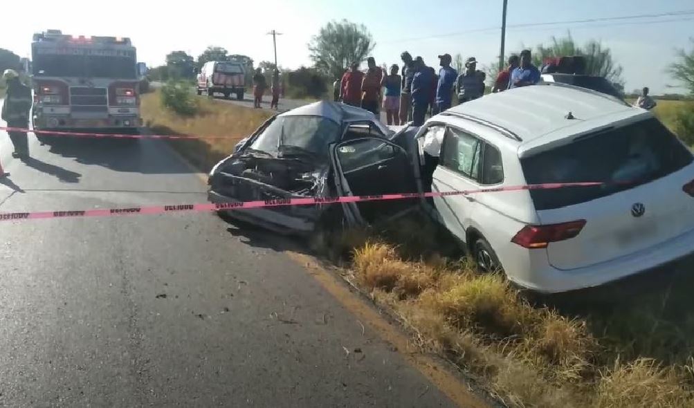 El choque fue protagonizado por dos autos compactos y una camioneta tipo SUV. | Cortesía