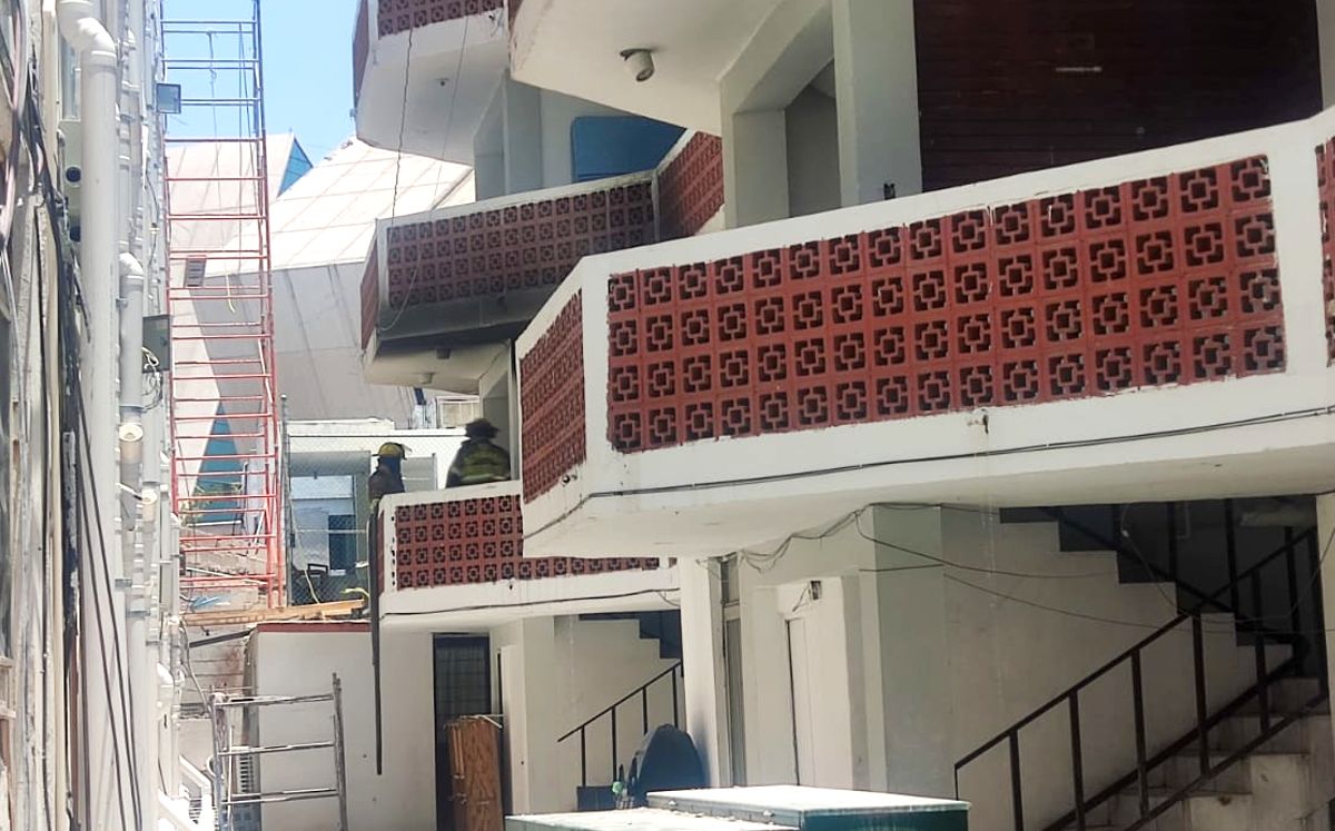Incendio en un edificio de departamentos deja un lesionado | Francisco Zúñiga