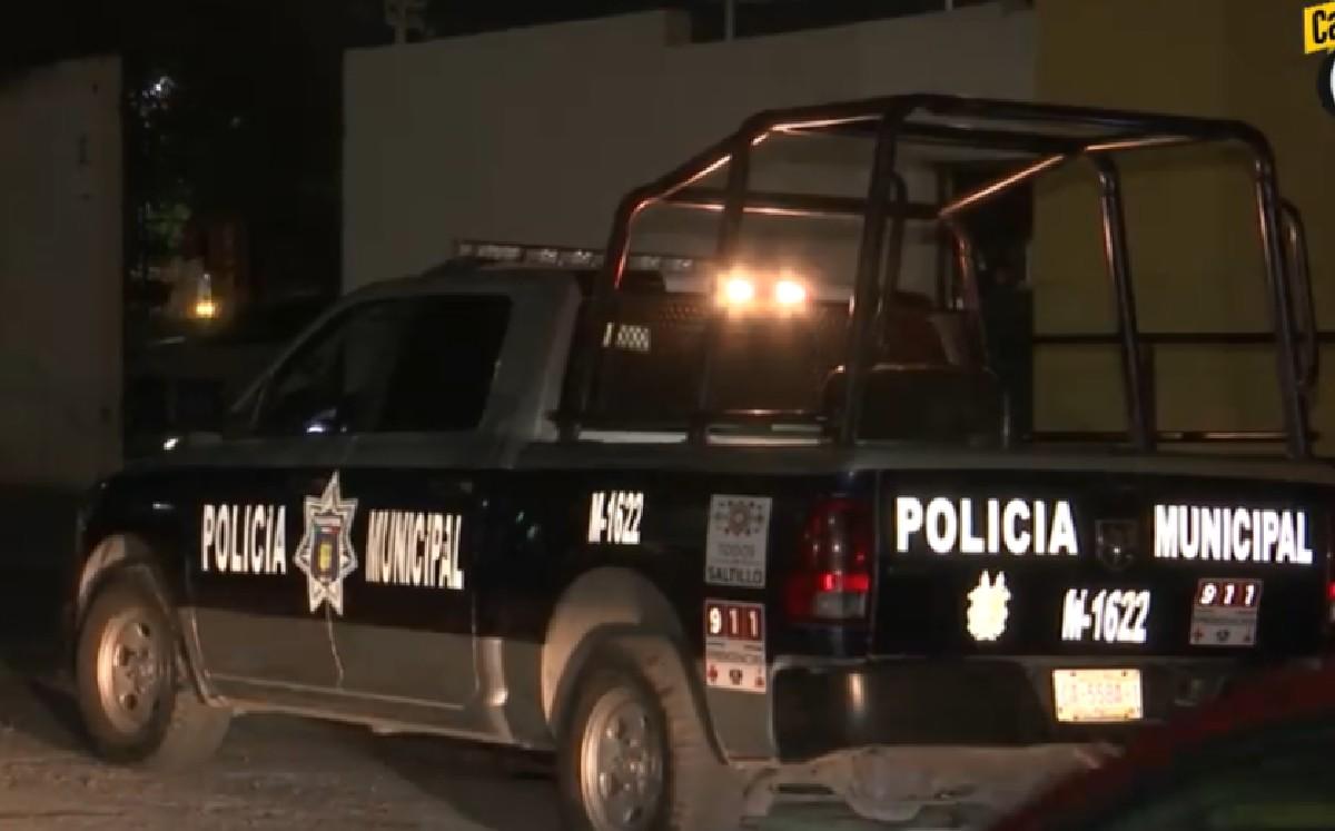 Menores lanzándose piedras son captados en Saltillo.