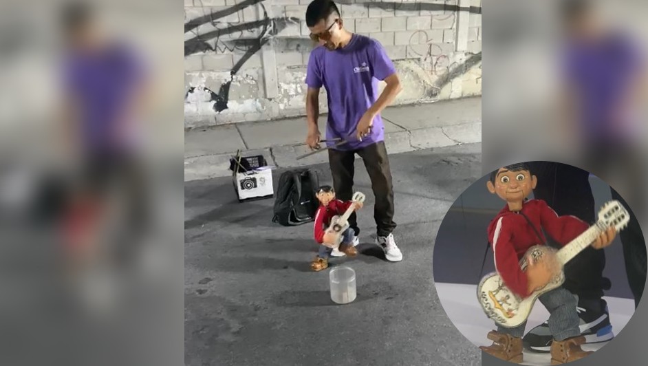 Artista ambulante busca sacarle una sonrisa a los regios con su marioneta / Especial