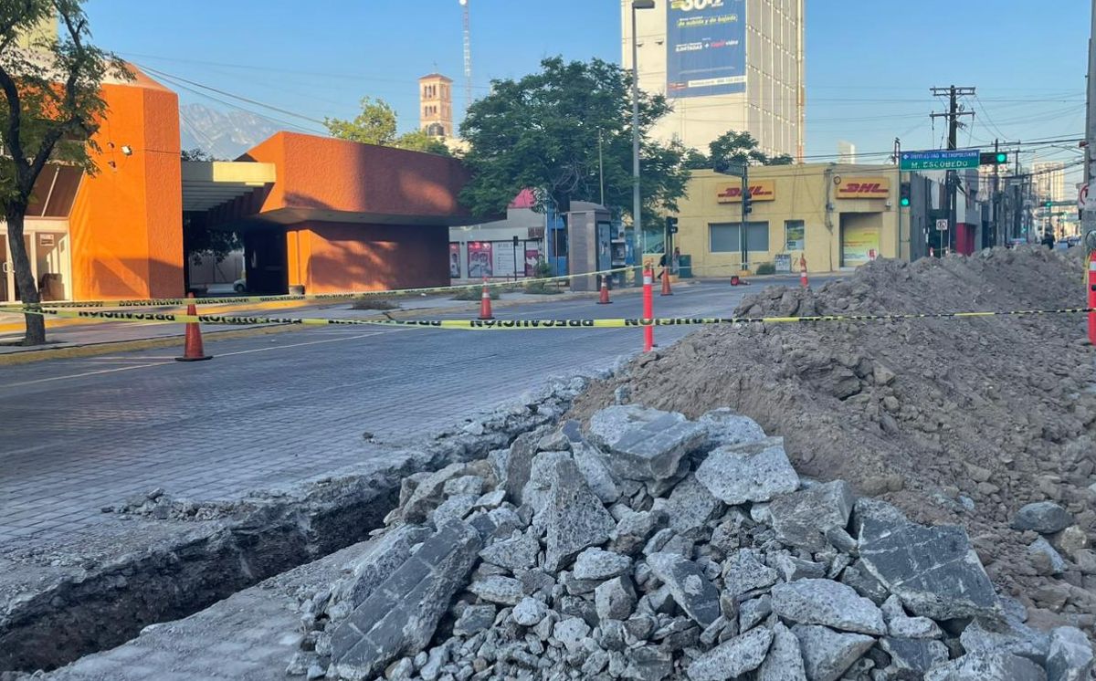 Obras inconclusas de Agua y Drenaje afectan automovilistas y comerciantes en centro de Monterrey Marcela Cuevas