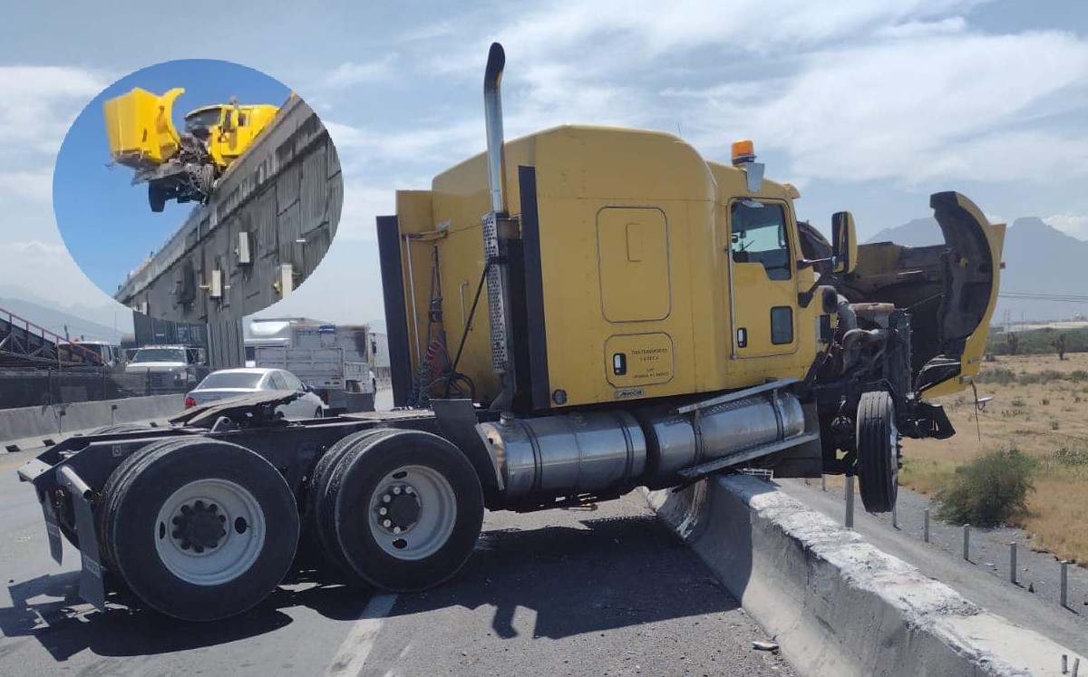 Tractocamión en Escobedo estuvo a punto de caerse | Especial