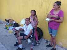 Al menos dos familias numerosas en Escobedo quedaron en la calle tras la explosión de una pipa de gas que dejó grandes afectaciones a sus viviendas.