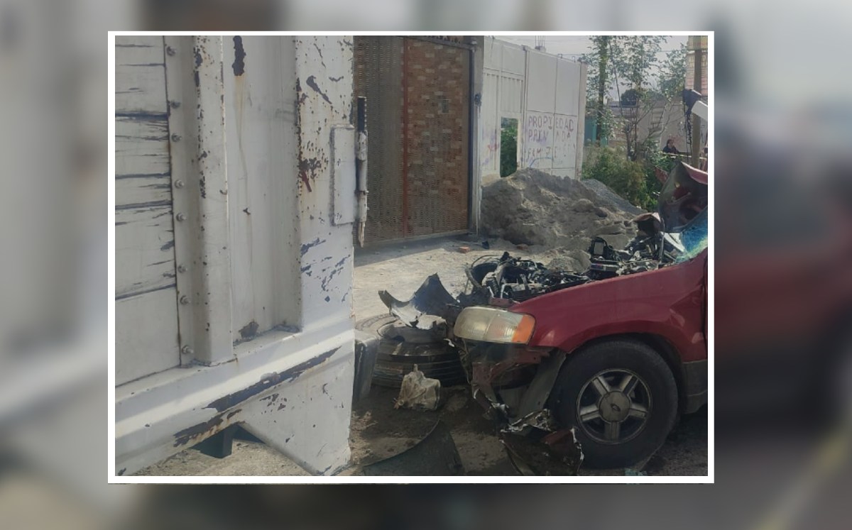 La camioneta se impactó contra la parte trasera de un camión / Alfredo Fernández