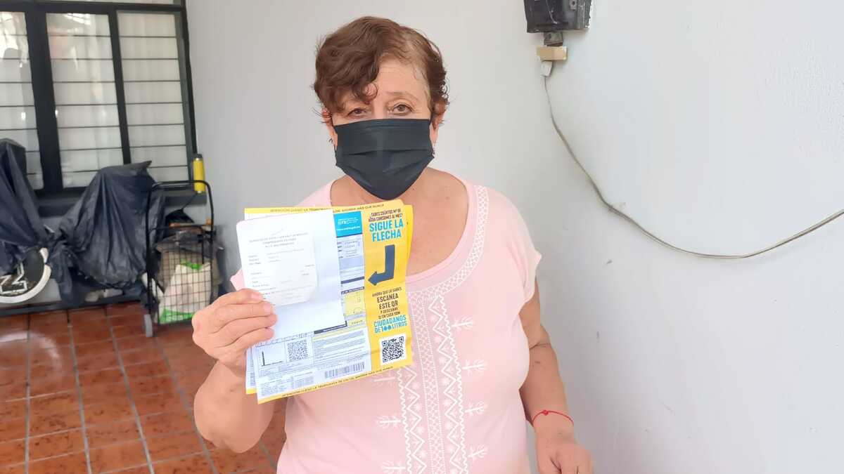 Mujer denuncia recibo de 36 mil pesos / Fabricio Gallegos