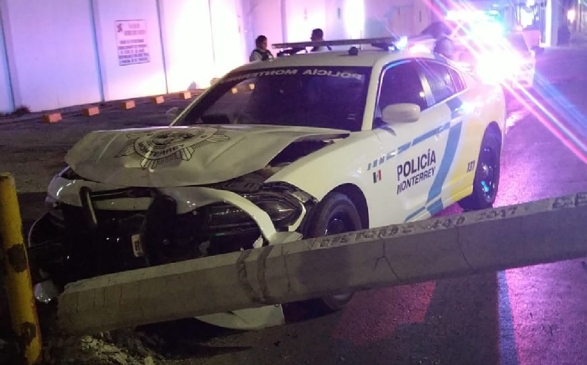 Policía en Monterrey se impacta | Agustín Martínez