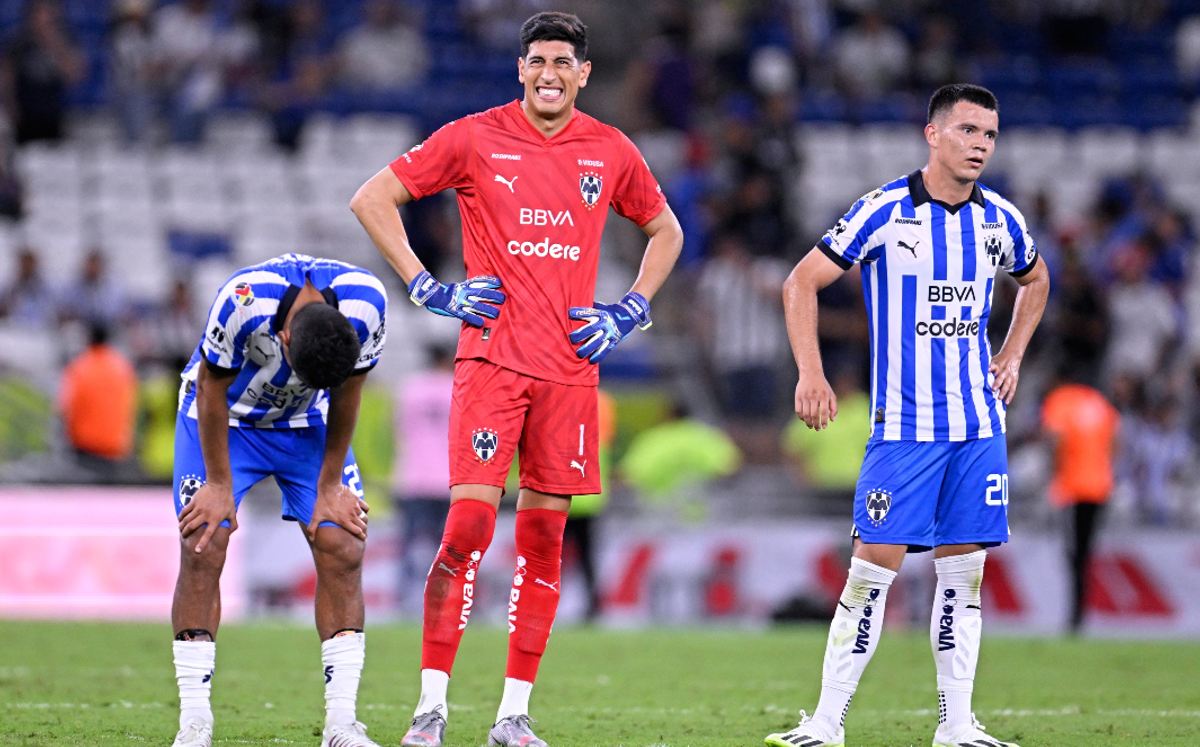 Jugadores de Rayados tras perder ante Cruz Azul / CORTESÍA: @Mexsport