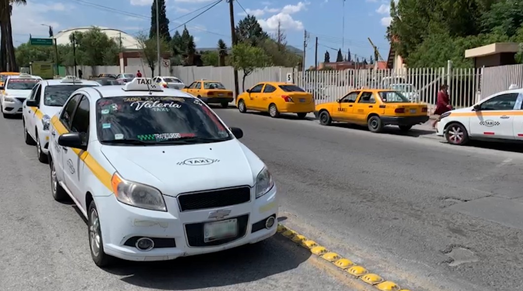 Un grupo de taxistas amenazaron a una reportera en Saltillo.