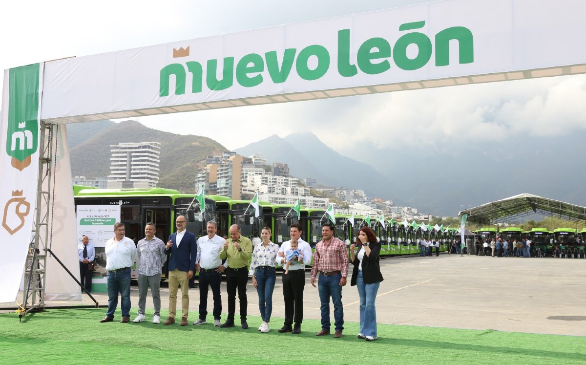 Entregan camiones en Nuevo León | Raúl Palacios