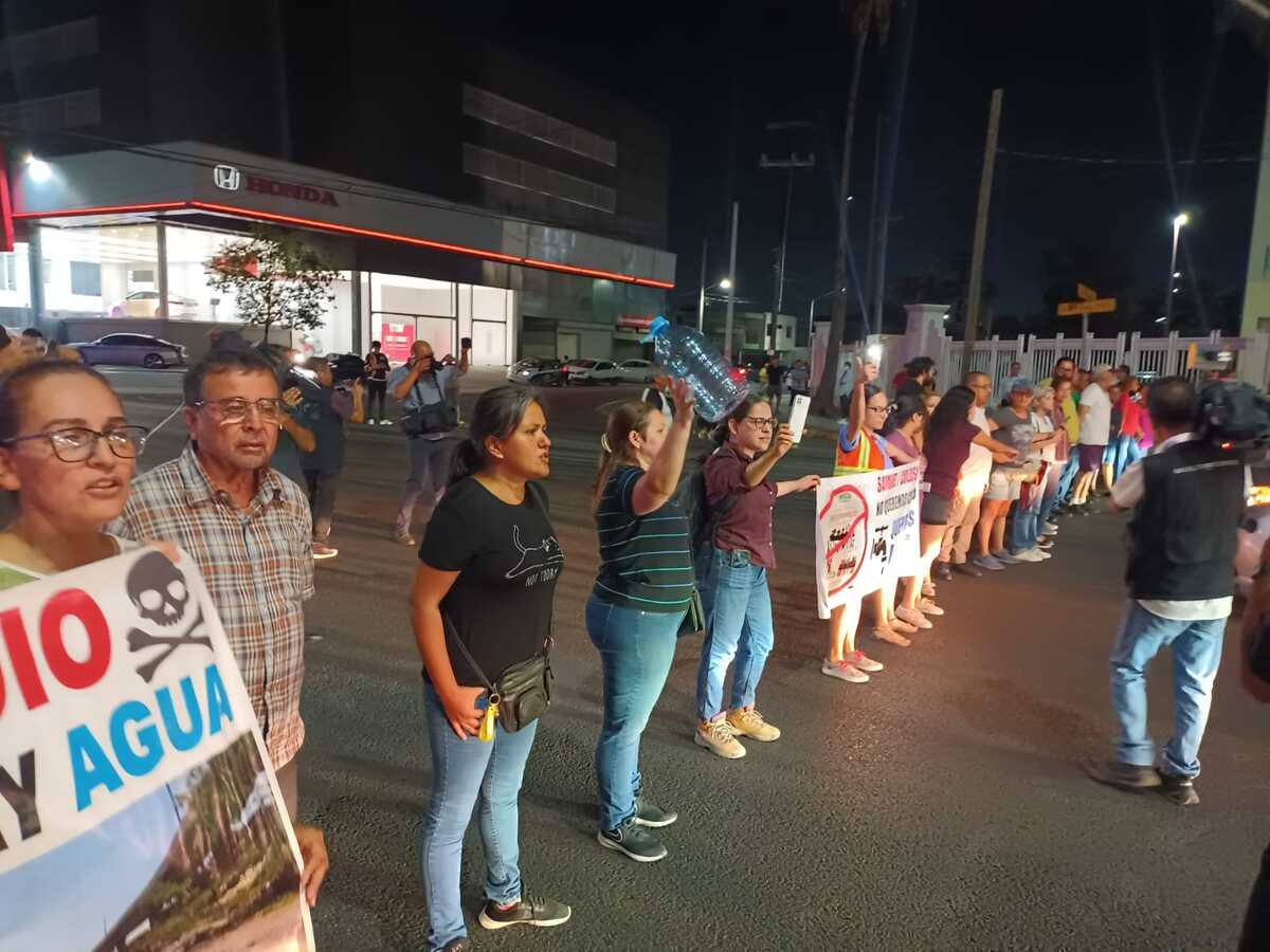 Bloquean Gonzalitos / Israel Santacruz