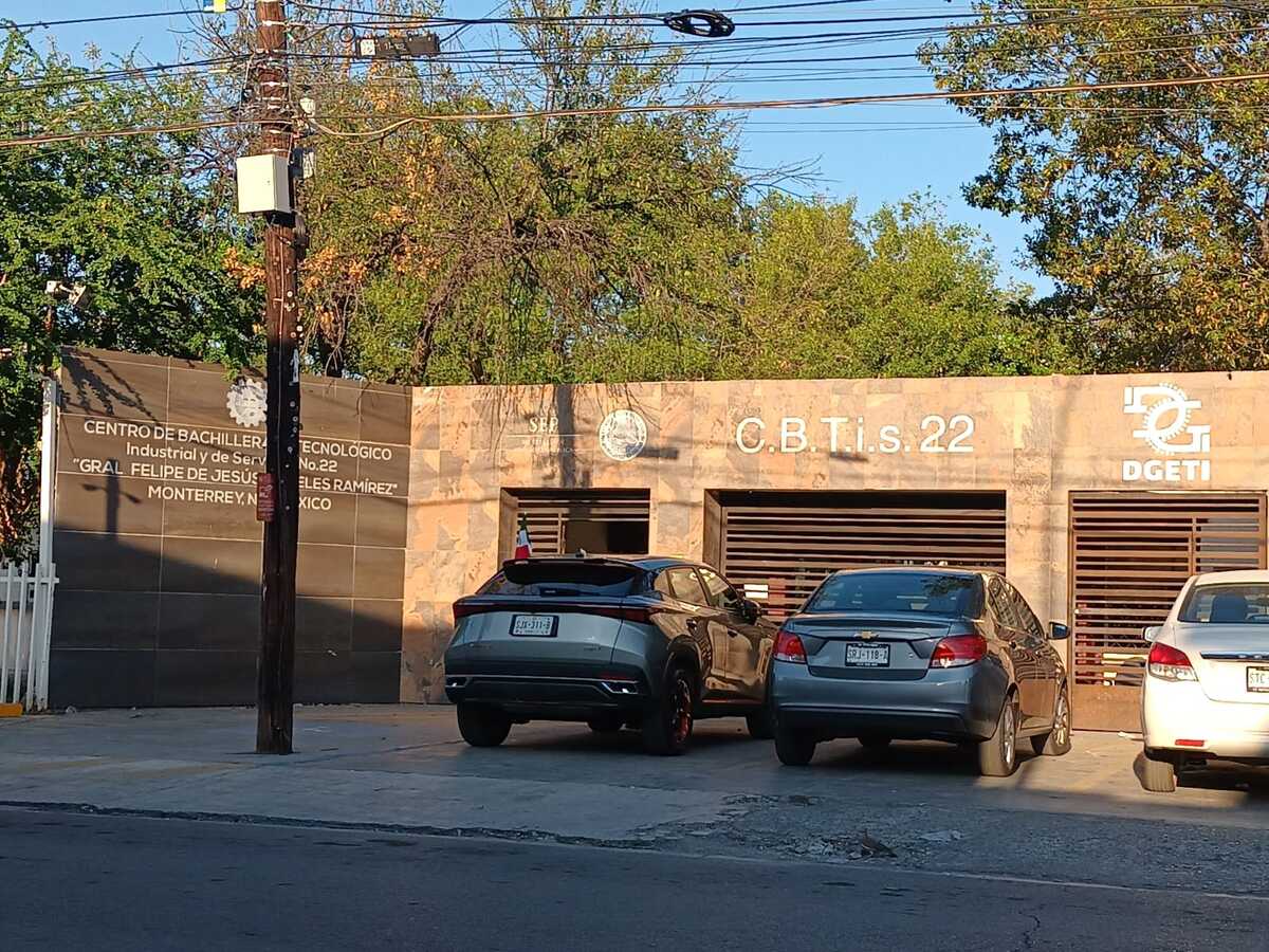 Escuela de Monterrey / Israel Santacruz