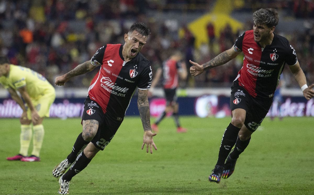 Brian 'Huevo' Lozano festejando su gol ante el América / CORTESÍA: Mexsport
