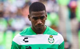 Félix Torres, defensor de Santos Laguna, regresó de la Copa del Mundo de Qatar 2022 y reportó a la pretemporada de los guerreros de cara al Clausura 2023.