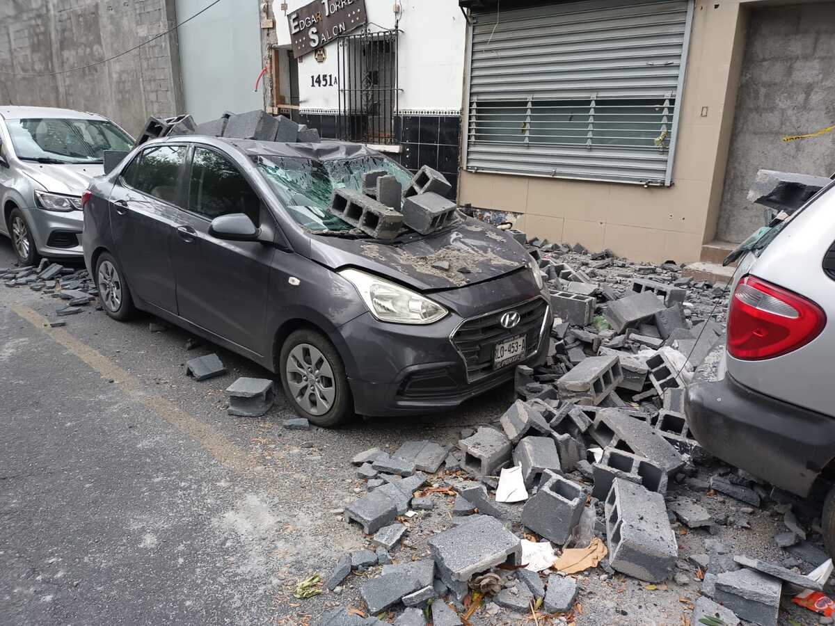 Muro se cae en Monterrey / Israel Santacruz